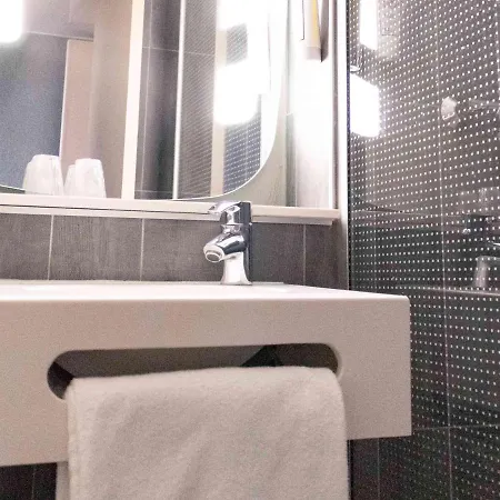 Ibis Paris 3*