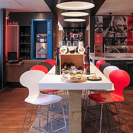 Ibis Paris