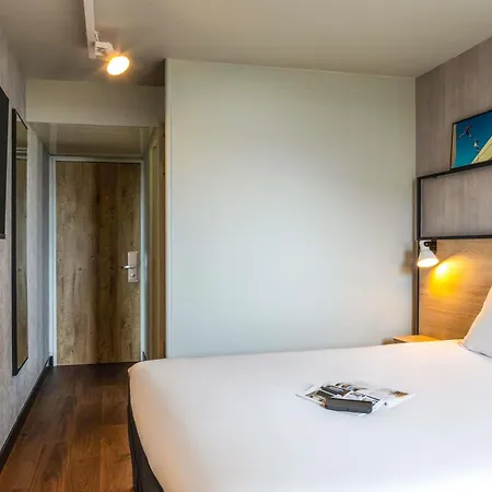 Ibis Paris ז'נווילייה