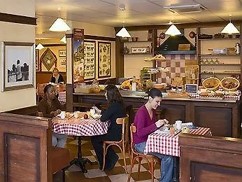 Ibis Paris جينوفييه